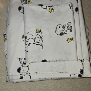 Berkshire Blanket And Home Peanuts White and Yellow Bedding Sheets - Queen